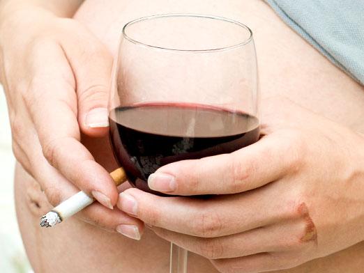 האם אפשר לשתות יין לנשים בהריון?